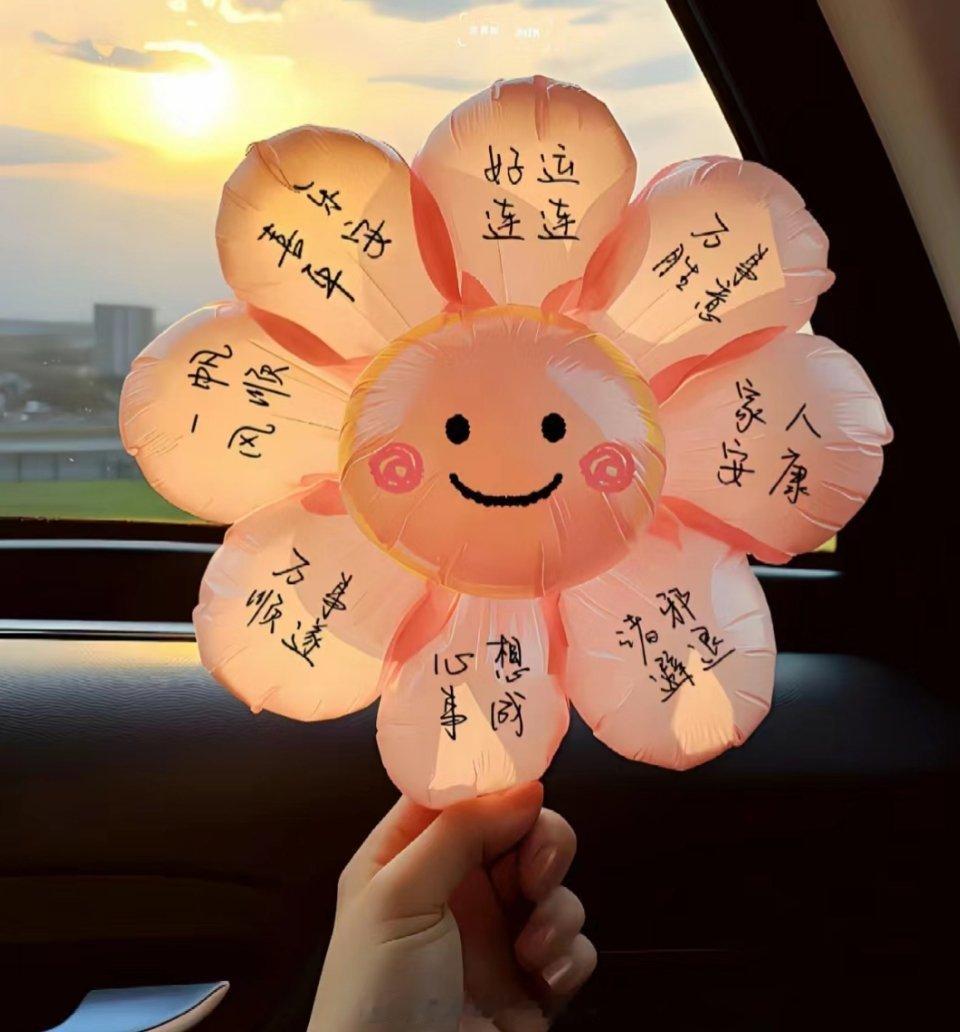 一定要跟“每天努力赚钱”的人做朋友，因为赚钱的背后藏着一个人的认知、经验、圈子、