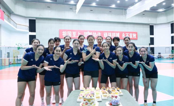 龚翔宇回国了啊？
如果不看王梦洁的账号，还不知道龚翔宇回国了。
小可爱祝小宇宙生