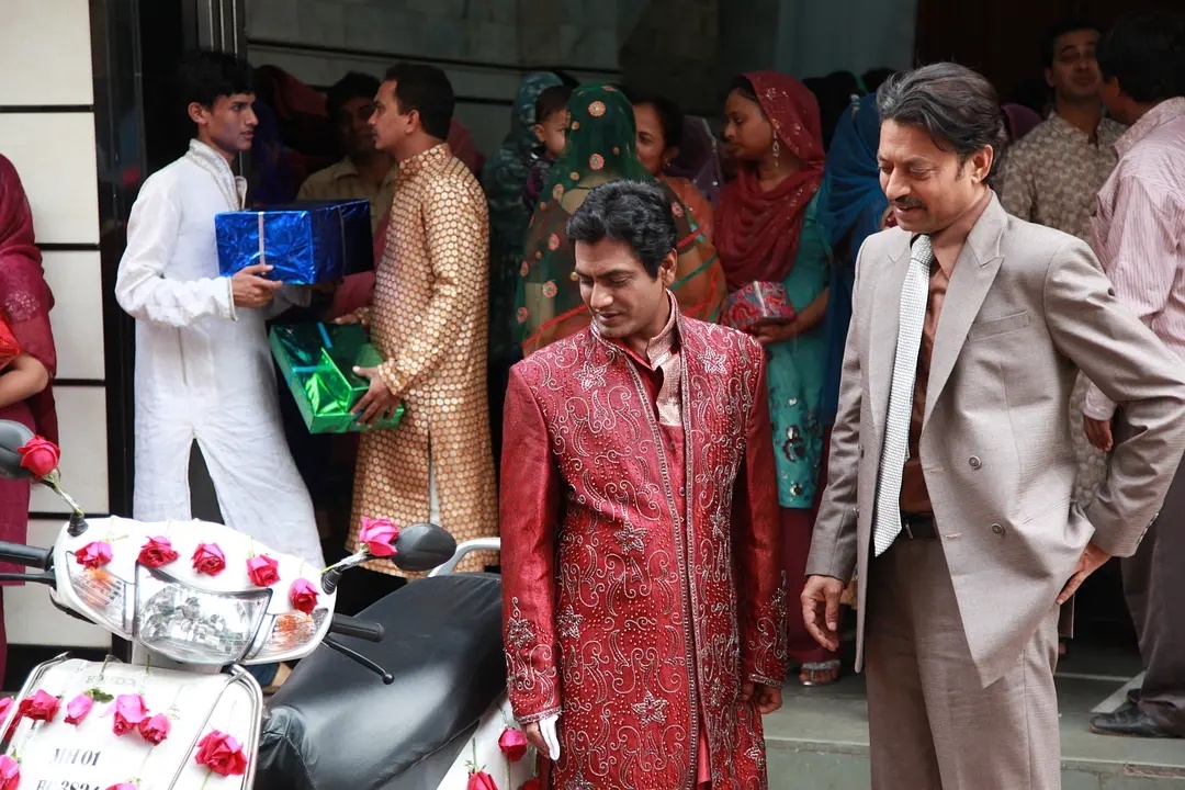 午餐盒，怎么会有通过几道火车，去送饭的这样的一个习俗了，后来了解，这是女主每天变