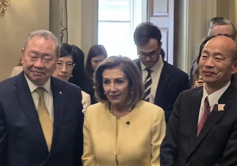 韩国瑜访美与佩洛西同台，美议员公然喊赖清德访美——这种人凭什么还能自由出境？
