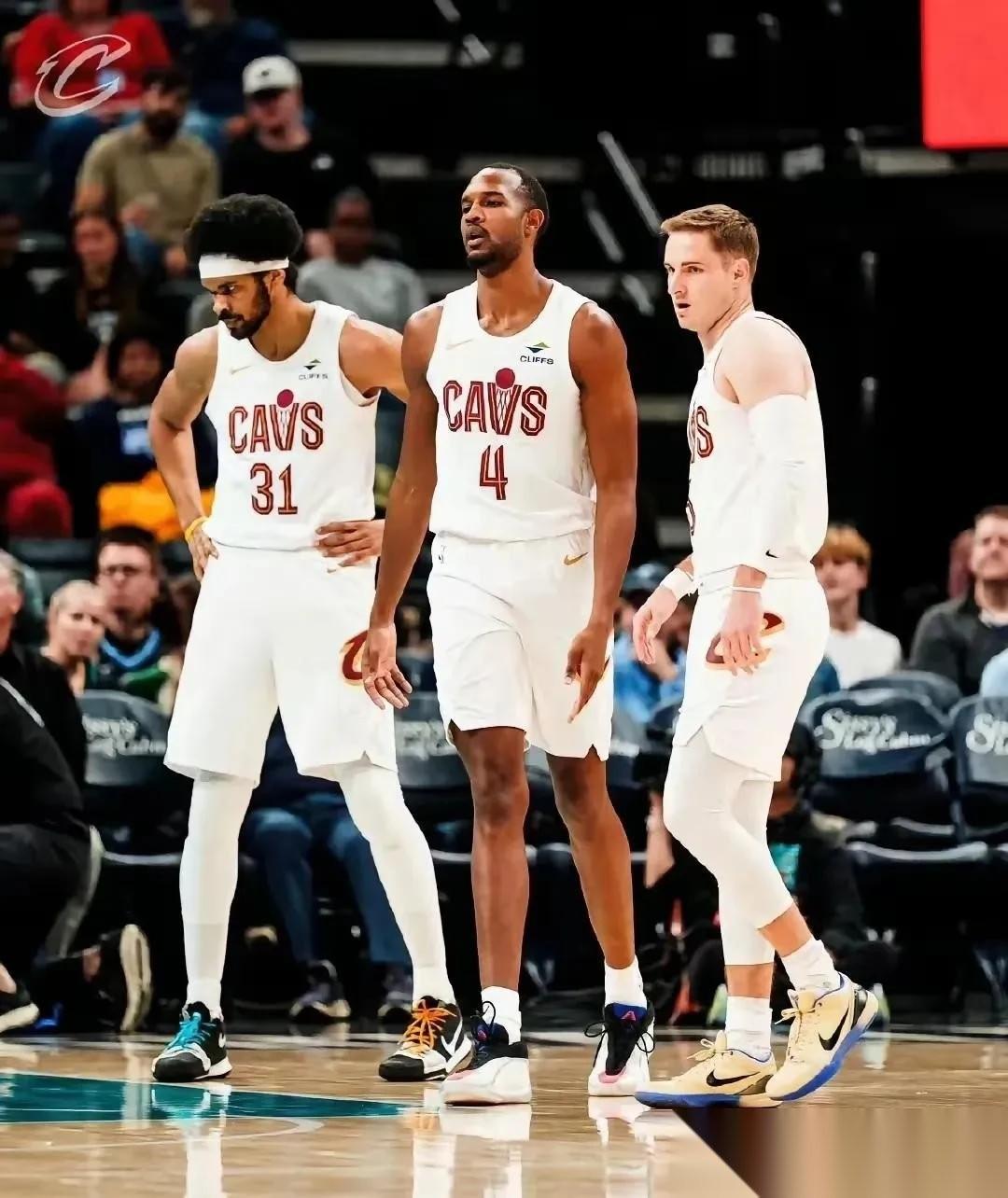 你有没有发现一个很“离谱”的现象——有的球队拼命抢排名却越打越乱，而骑士这边一边