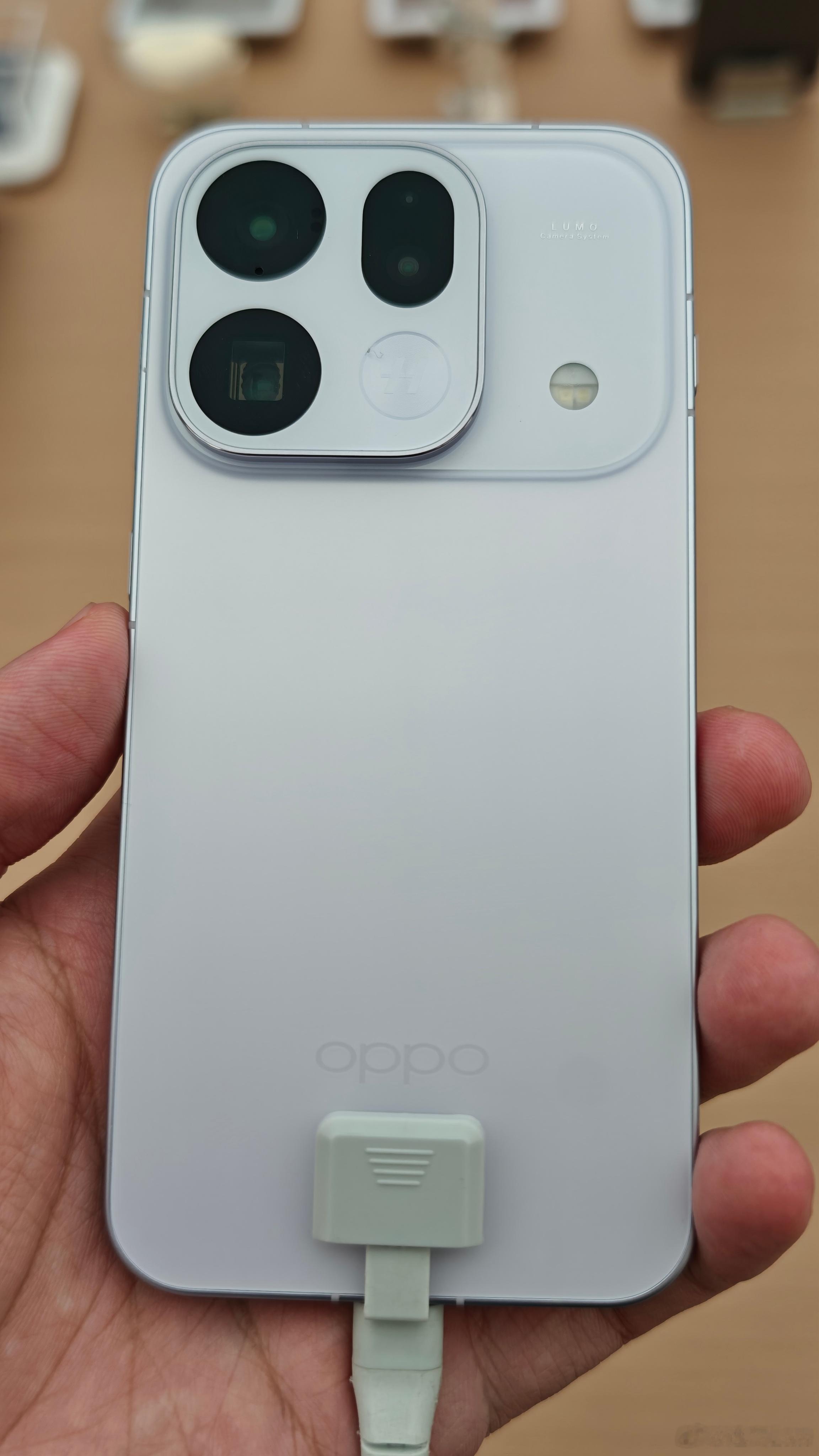 OPPO Find X9能像OPPO Find X9s Pro设计这么和谐，销量