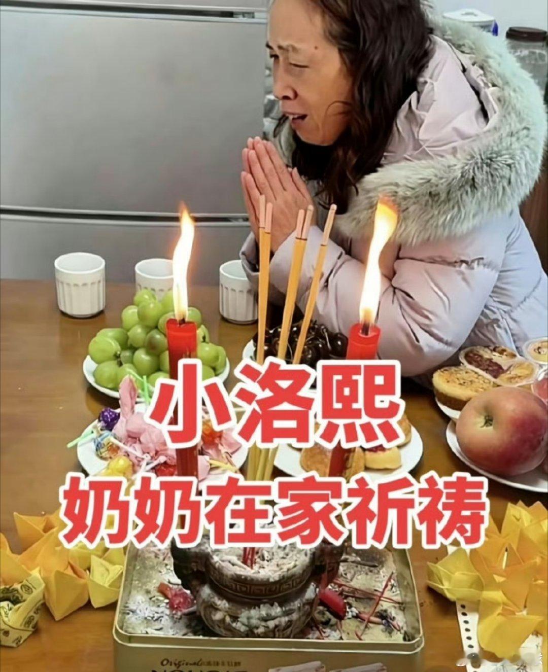 小洛熙妈妈在法院参加庭审小洛熙妈妈现身法院庭审现场今日，备受关注的小洛熙妈妈相关