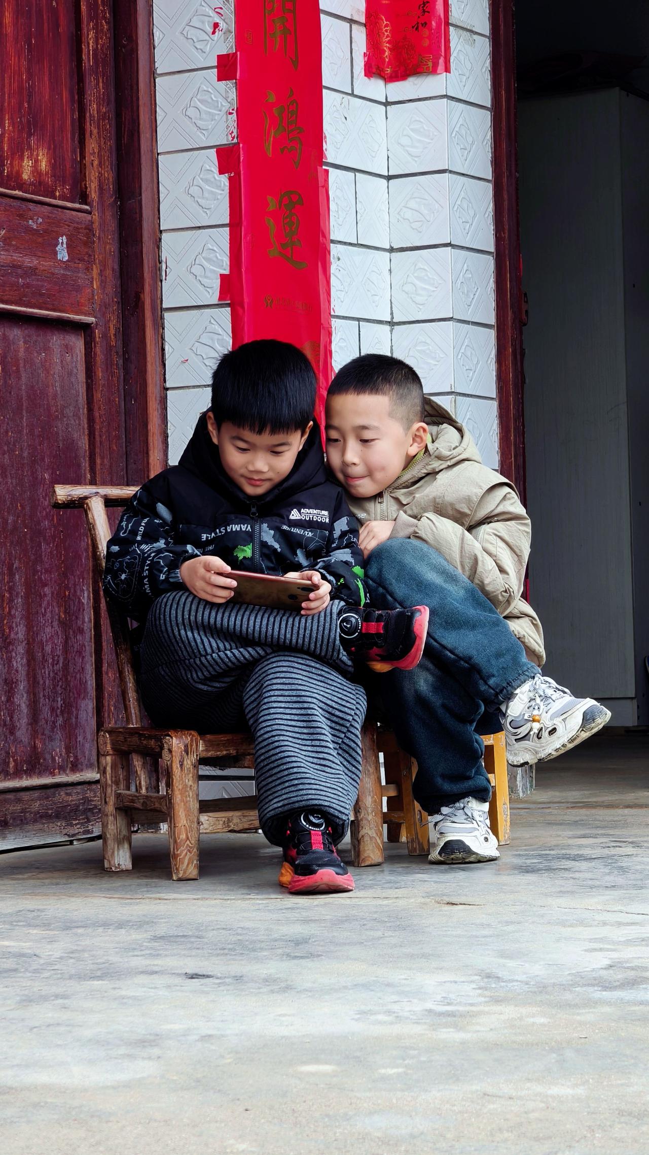 回村的孩子接地气