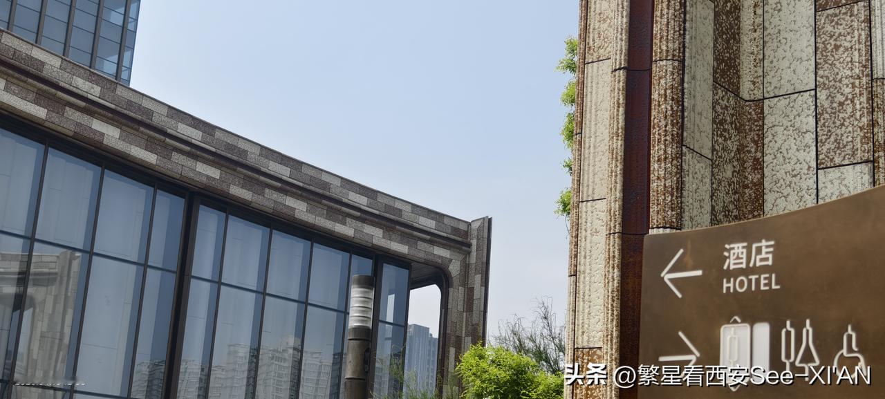 西安万象城顶层酒店疑似烂尾||时隔一年多，今天去西安万象城，发现整个商场和刚开业