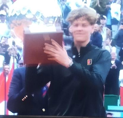 蒙特卡洛大师赛巅峰战！辛纳2-0击败阿尔卡拉斯，红土新王加冕！
      20