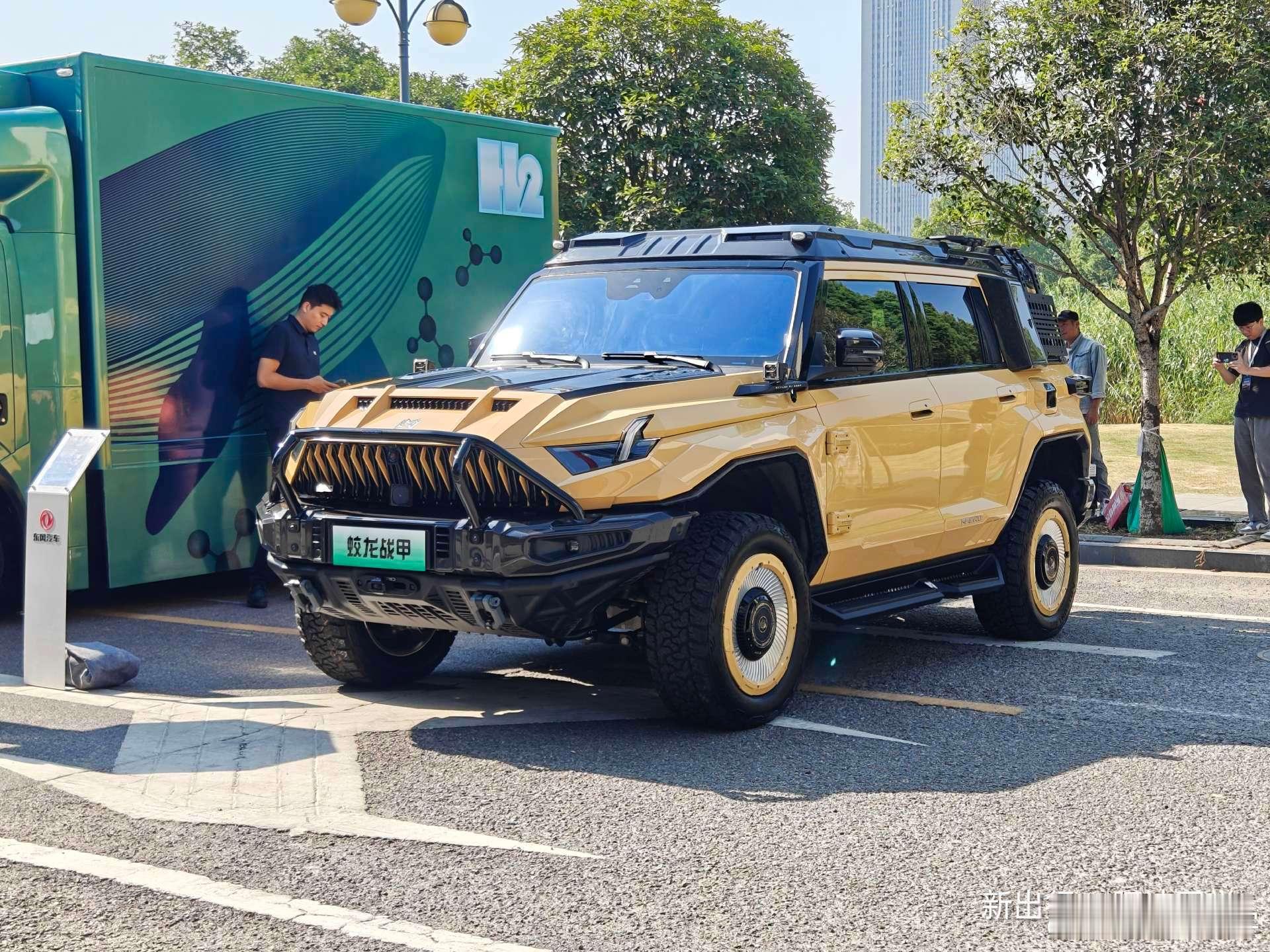 东风猛士 917 蛟龙战甲，这种类型的车你们喜欢吗？前脸这个改装很「具象」，开上