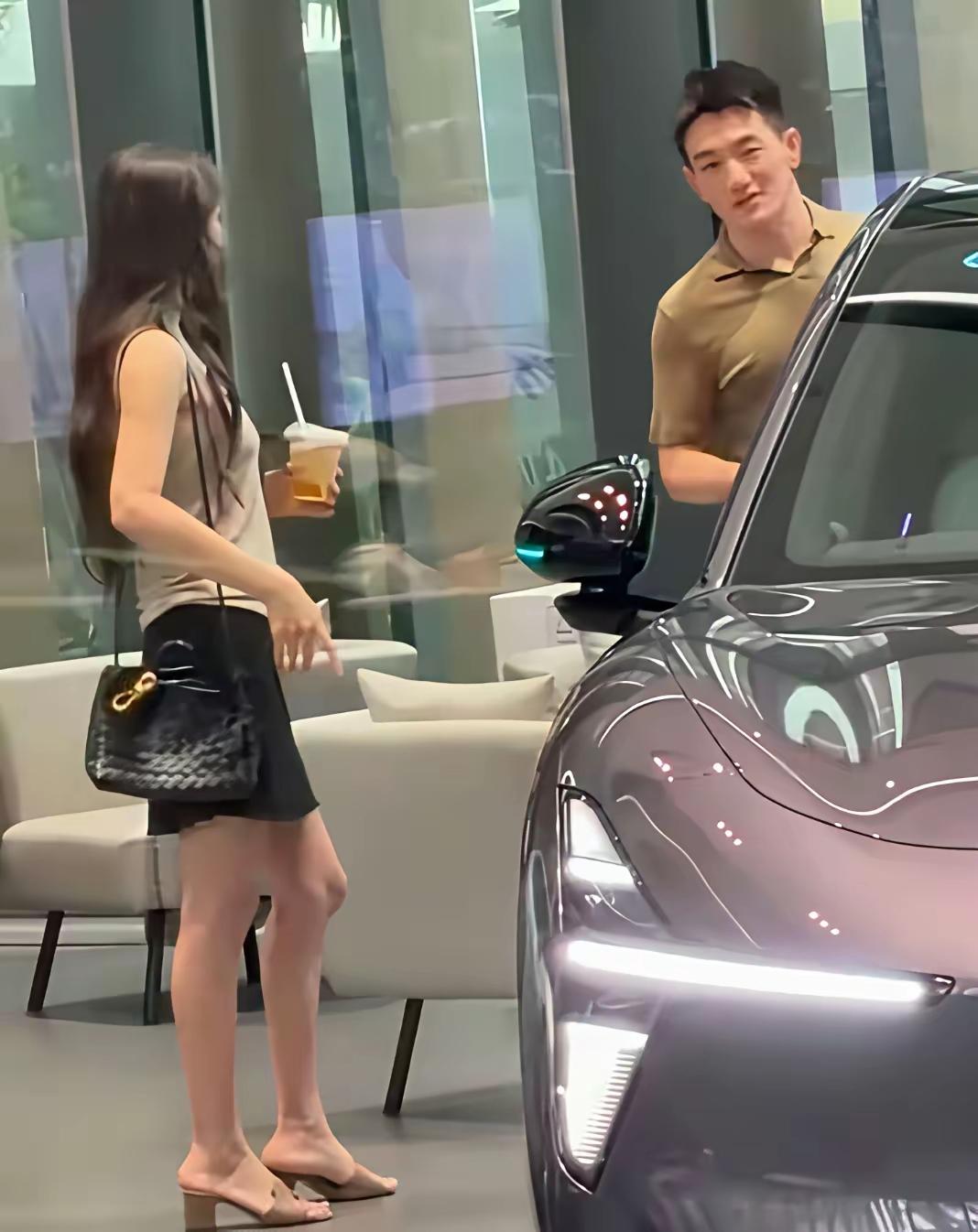 当初不被看好的婚姻，一晃已经走过8年
 
还记得当年张馨予嫁给何捷，很多人并不看