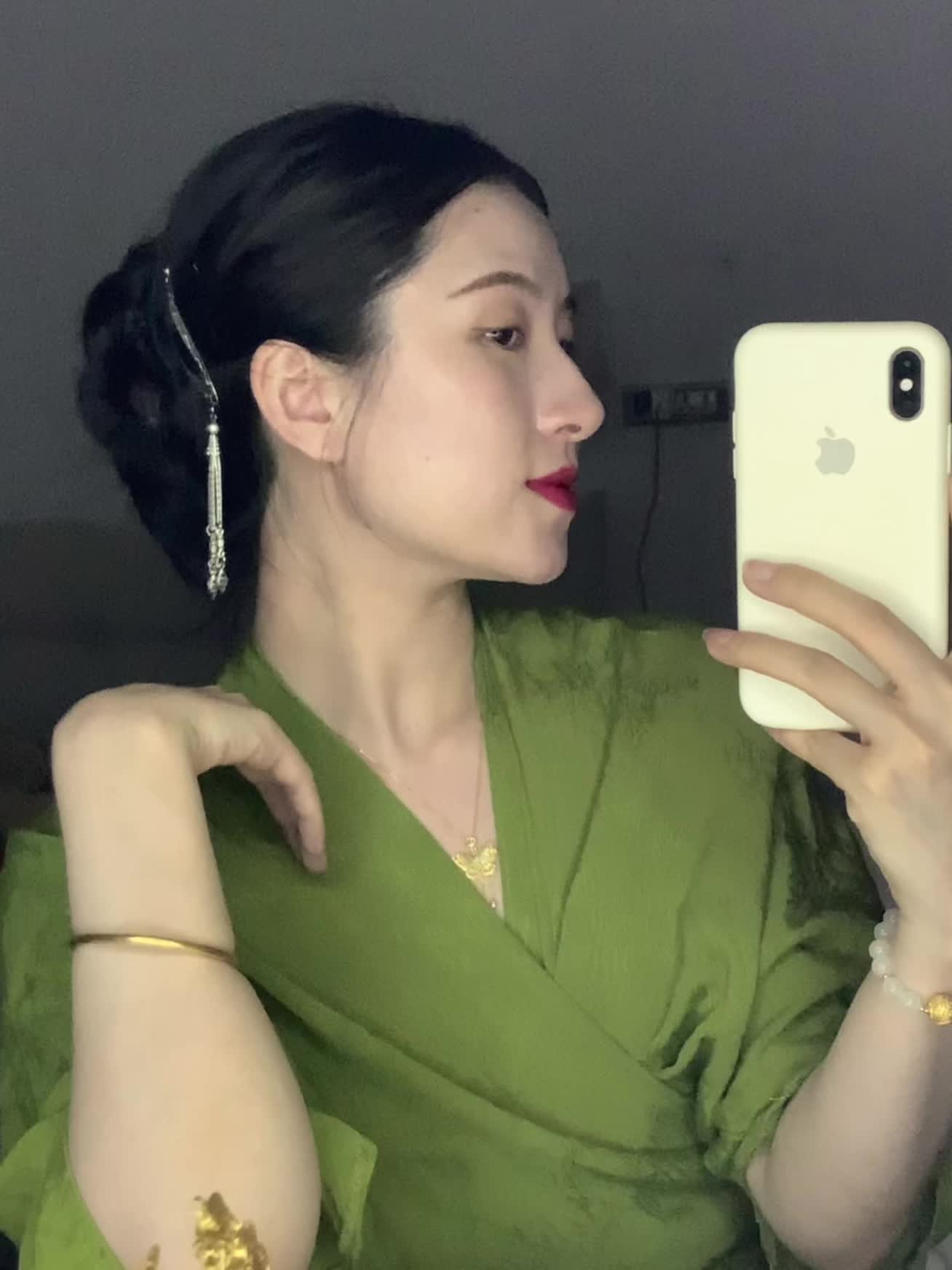 这个世界有三种躺 横躺 侧躺 还有本小姐的风流倜傥