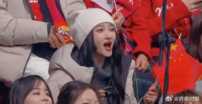 【#关晓彤现场为短道速滑加油#】#关晓彤在冬奥会看完这场看那场#  10日，米兰