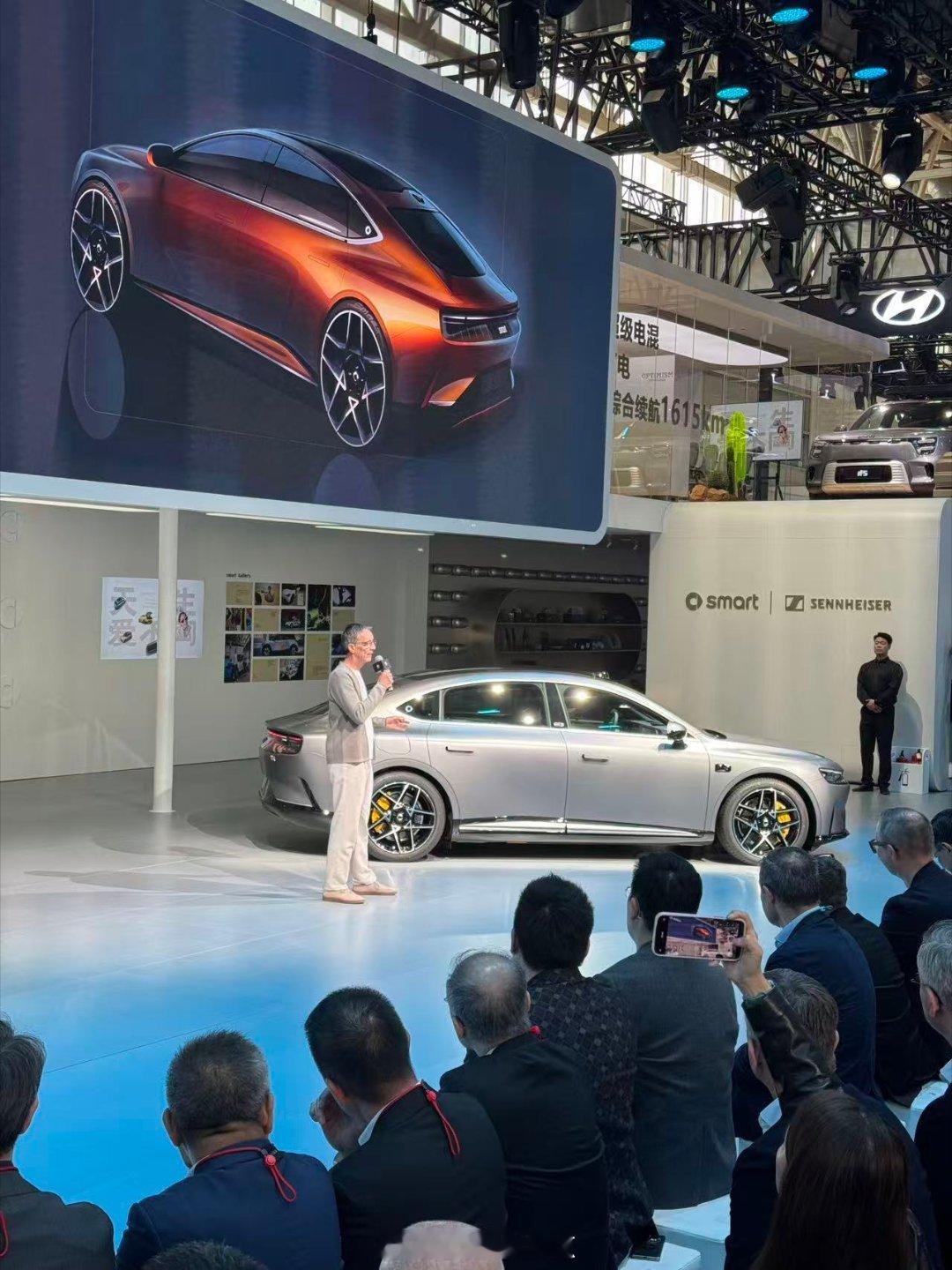 smart这次来北京车展，带了两台车，但看点和以往不太一样。第一台是精灵2号概念