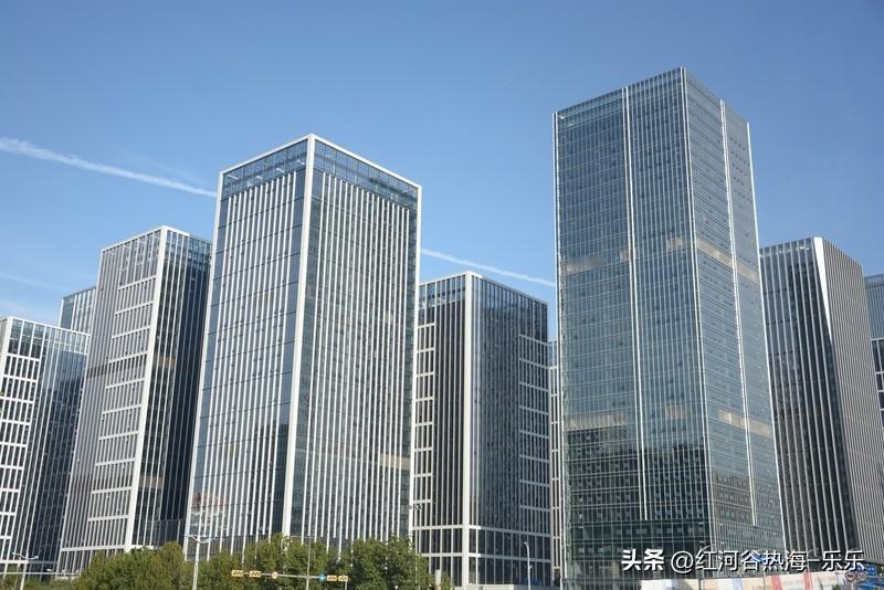 成都楼市表现的还是很强势的。
在2020年这一波全国房价上涨里面，成都房价不但跟