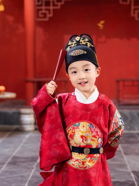 哟！是谁家俊俏的小郎君，已有婚配否？