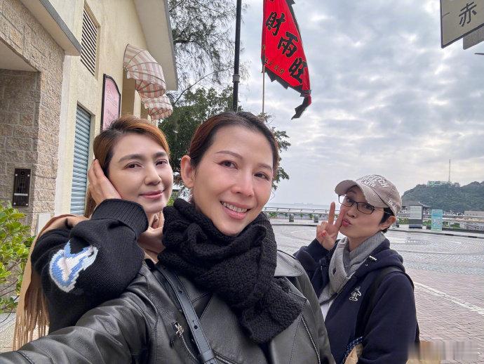 蔡少芬洪欣陈法蓉老友记  蔡少芬晒与洪欣陈法蓉出游合照 蔡少芬、洪欣、陈法蓉一起