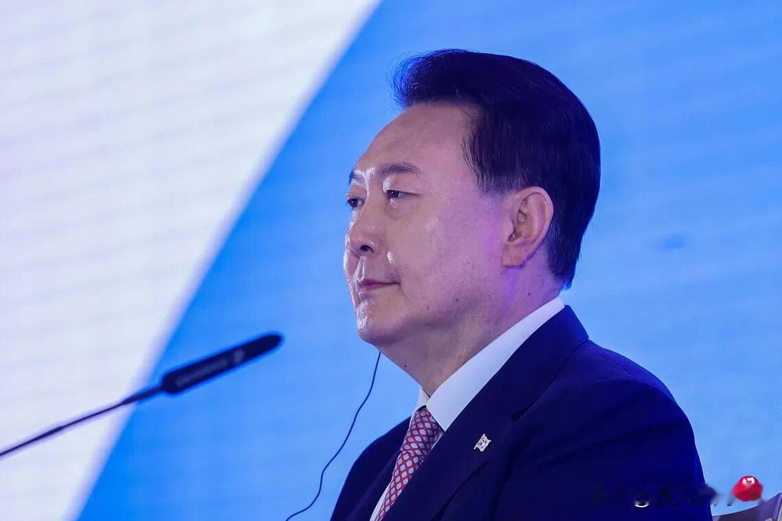 检察官出身咋就被缠住了呢  韩国检察组以一般利敌罪起诉前总统尹锡悦
尹锡悦去年1