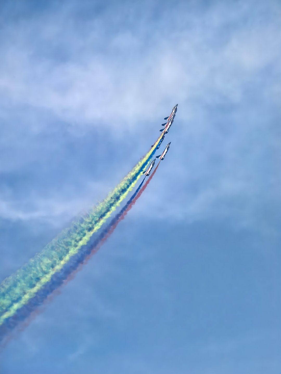 2025长春航空展华为Pura 80 Ultra与vivo X200 Pro的长