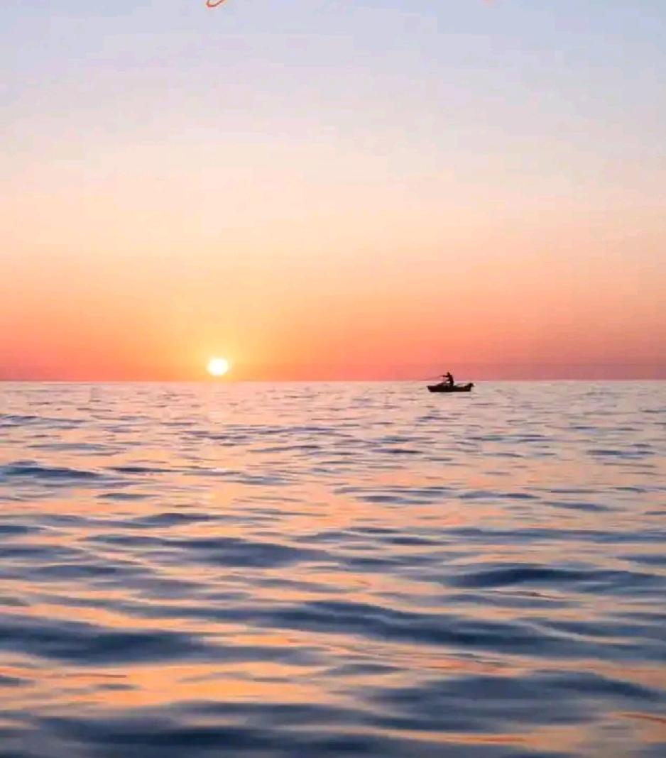 突然被这段话治愈了：
身体好，世界才是你的；
心态好，快乐才是你的；
人生没有满