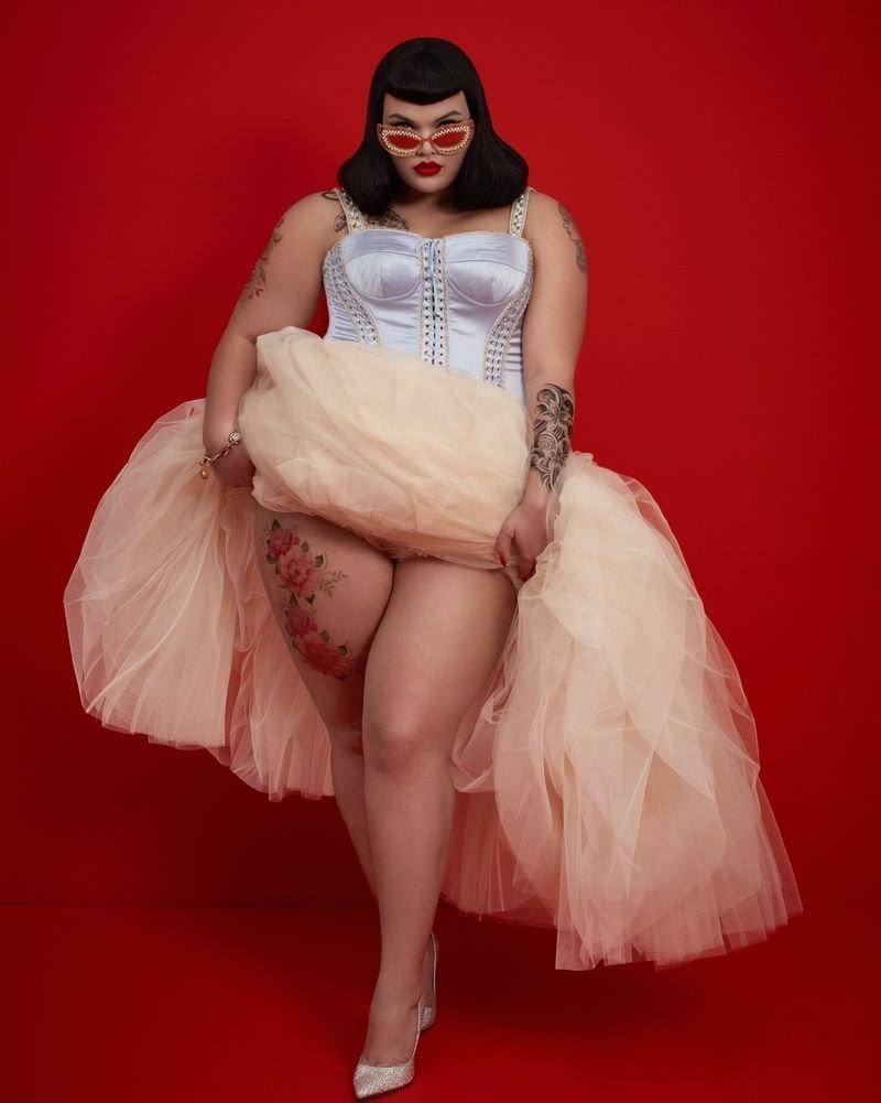 Isadee Jansen Goes Pin-Up in Dolce & Gab