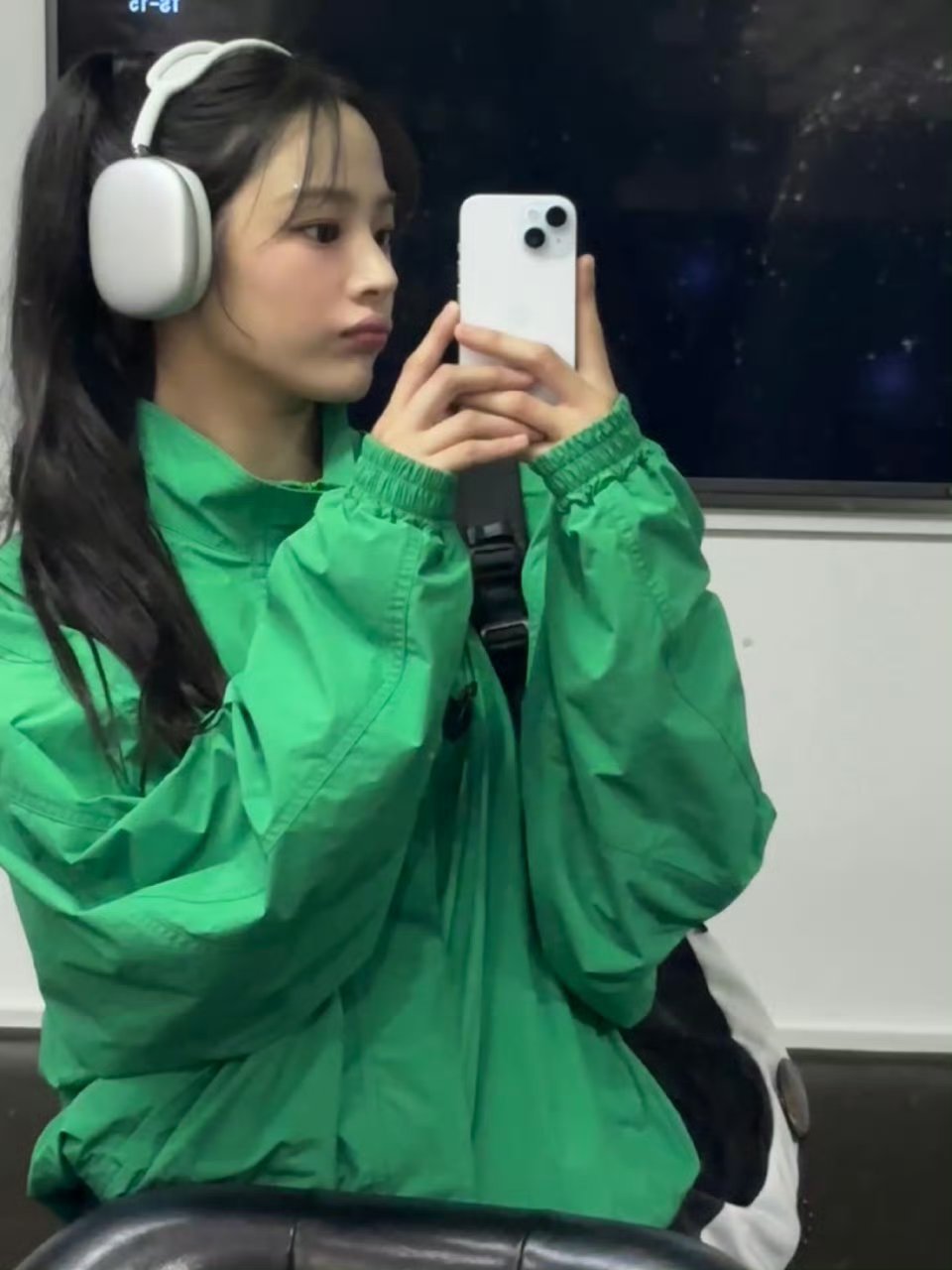 你耳机听什么 能不能告诉我🎧 