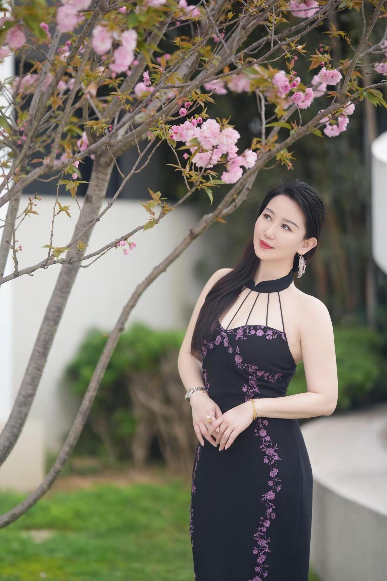 藏如玉温柔，拥如虹剑气，自成一方天地