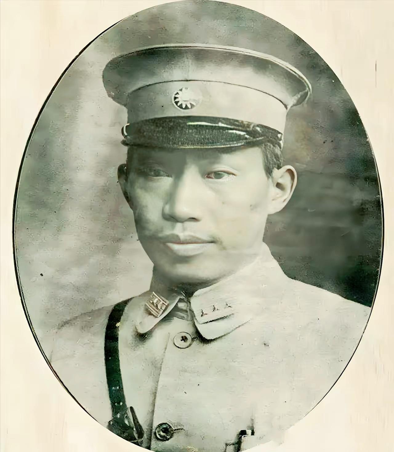1935年，贵州军阀王家烈被迫交出兵权，出省“考察”。蒋介石当面给了三万块大洋做