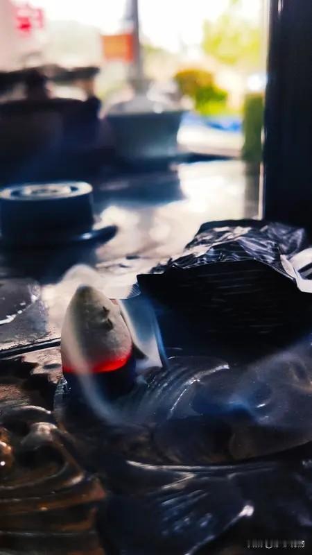 上联:茶烟淡淡闲听雨
下联:墨韵悠悠静赏风
上联:平平仄仄平平仄
下联:仄仄平平