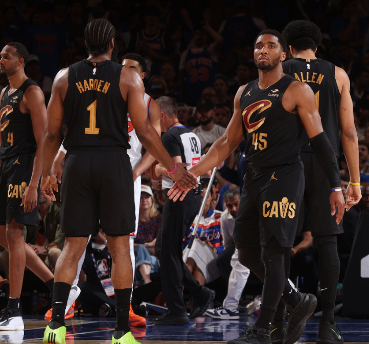 NBA东部决赛，骑士93-109再负尼克斯，总比分0-2落后。本场比赛，骑士前锋