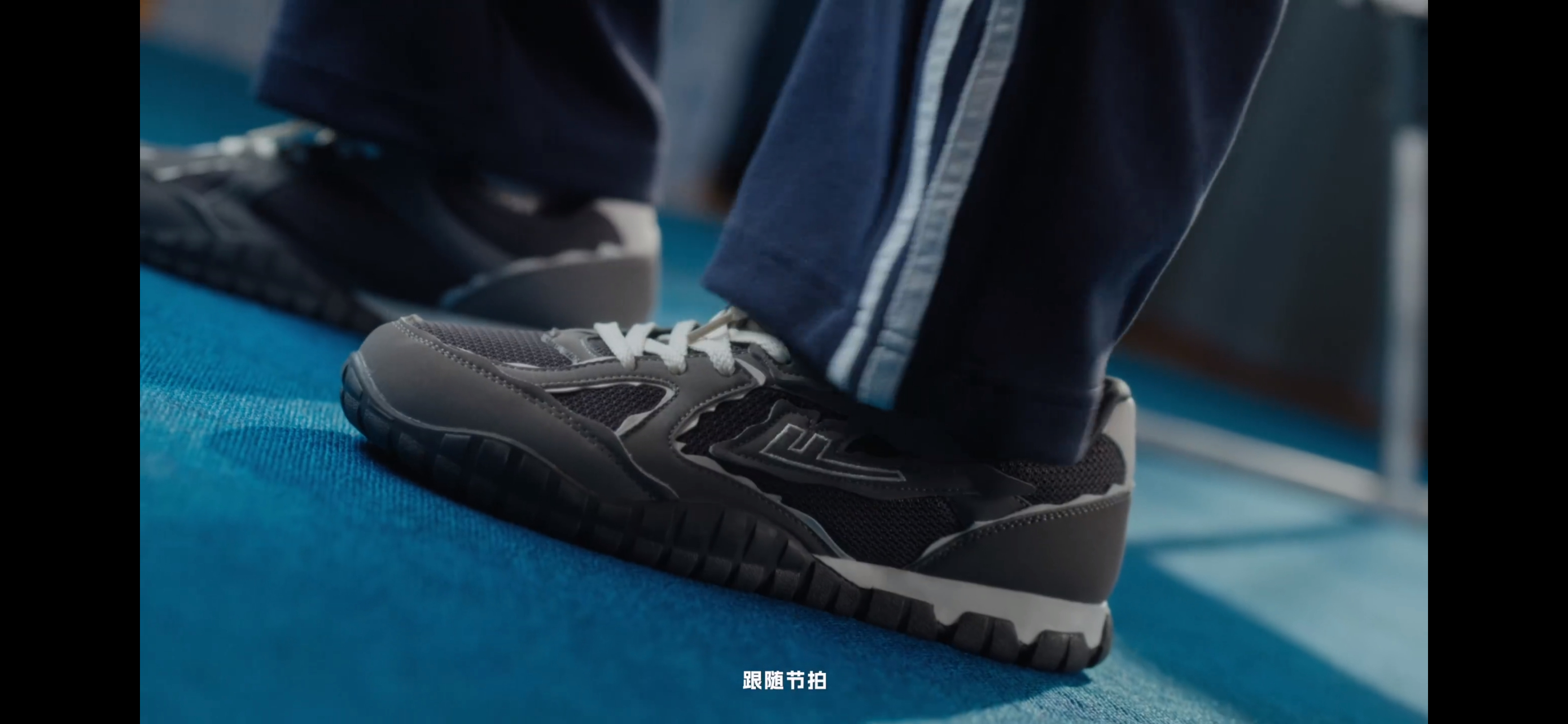 回力品牌代言人王俊凯穿回力没压力  跟着王俊凯解锁回力，自在穿搭，潮流没压力说起