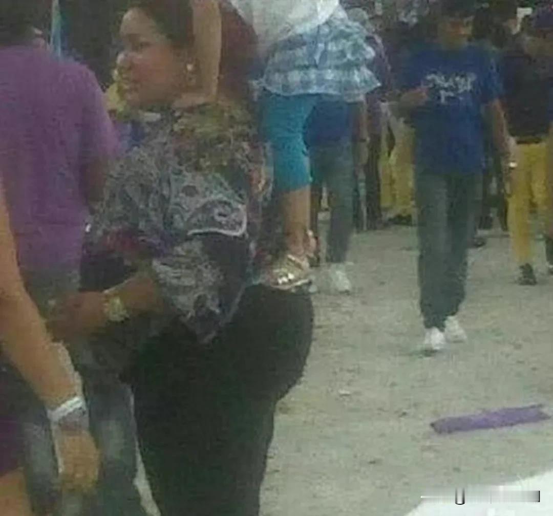 震惊 这位大婶的核心力量居然这么强