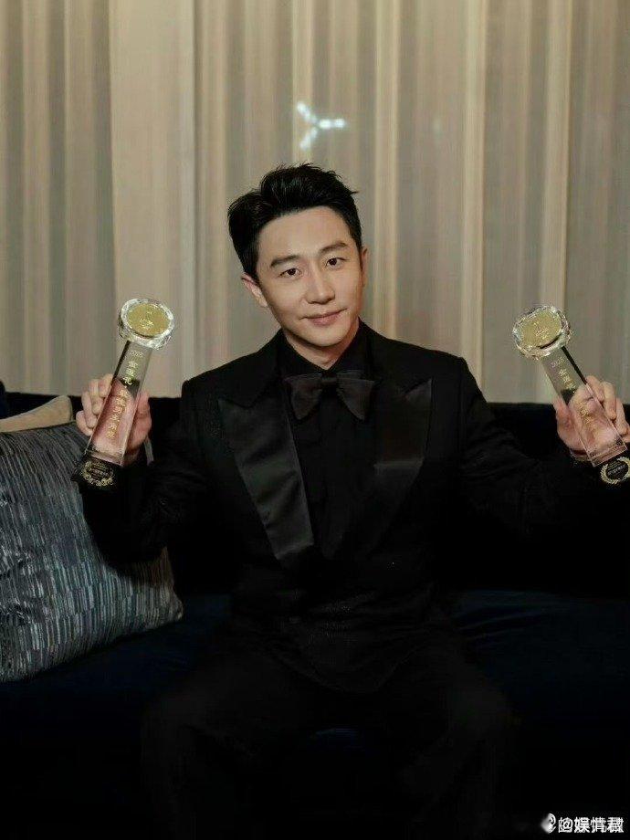 黄轩在澳门圆梦了 恭喜轩哥！澳门国际电影电视节圆梦，双领域大赢家实至名归，深耕影
