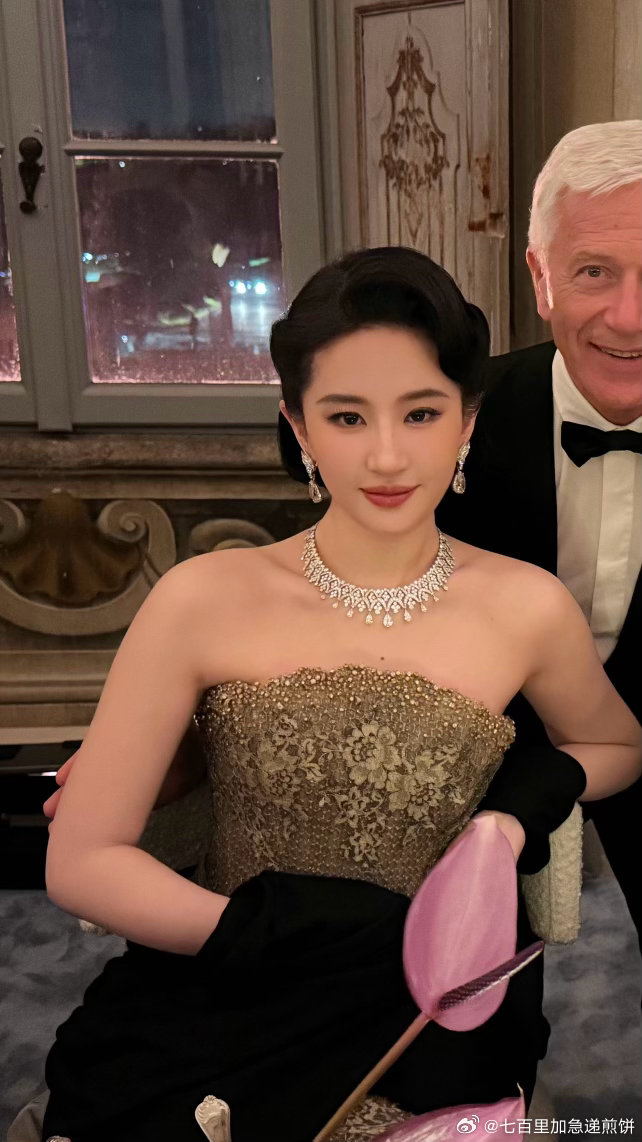 有网友在活动遇到了刘亦菲，真美啊 