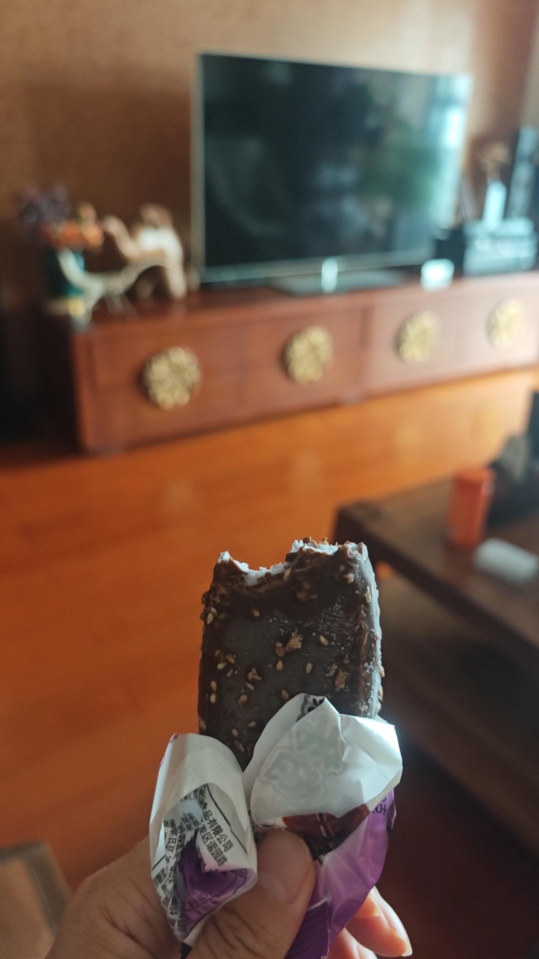 《宜昌味道》词：张彬

二马路的晨光爬上窗
巷口的蒸汽在荡漾
顶顶糕顶开桂花香
