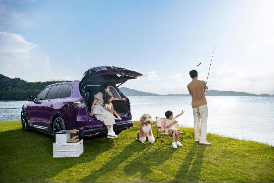 春游的快乐，不只在窗外，也在车里
春天一到，带着父母孩子去郊外走走成了“家庭必修