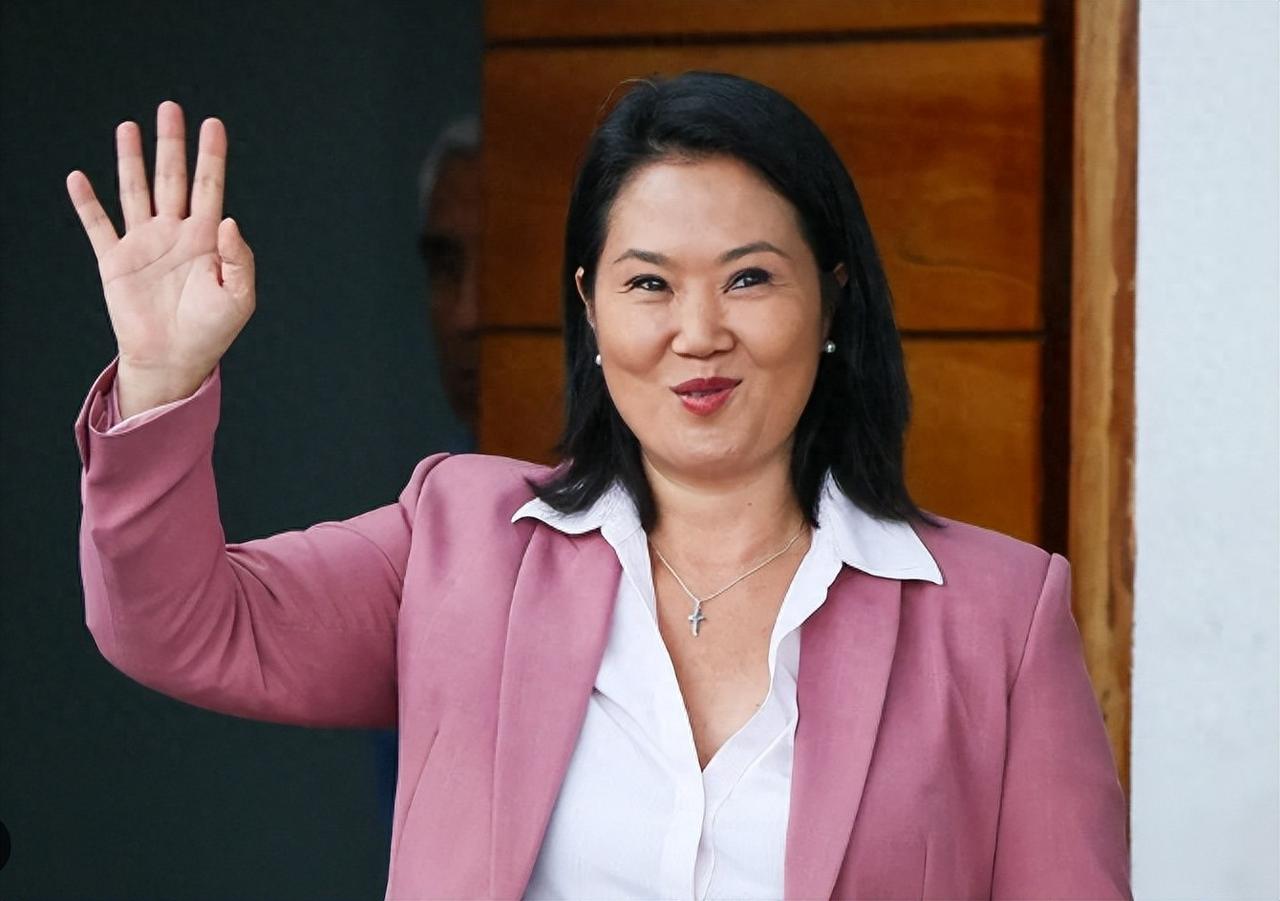 三连亚军变四朝元老——50岁的藤森庆子第四次冲击秘鲁总统宝座，终于赢了。这个日裔