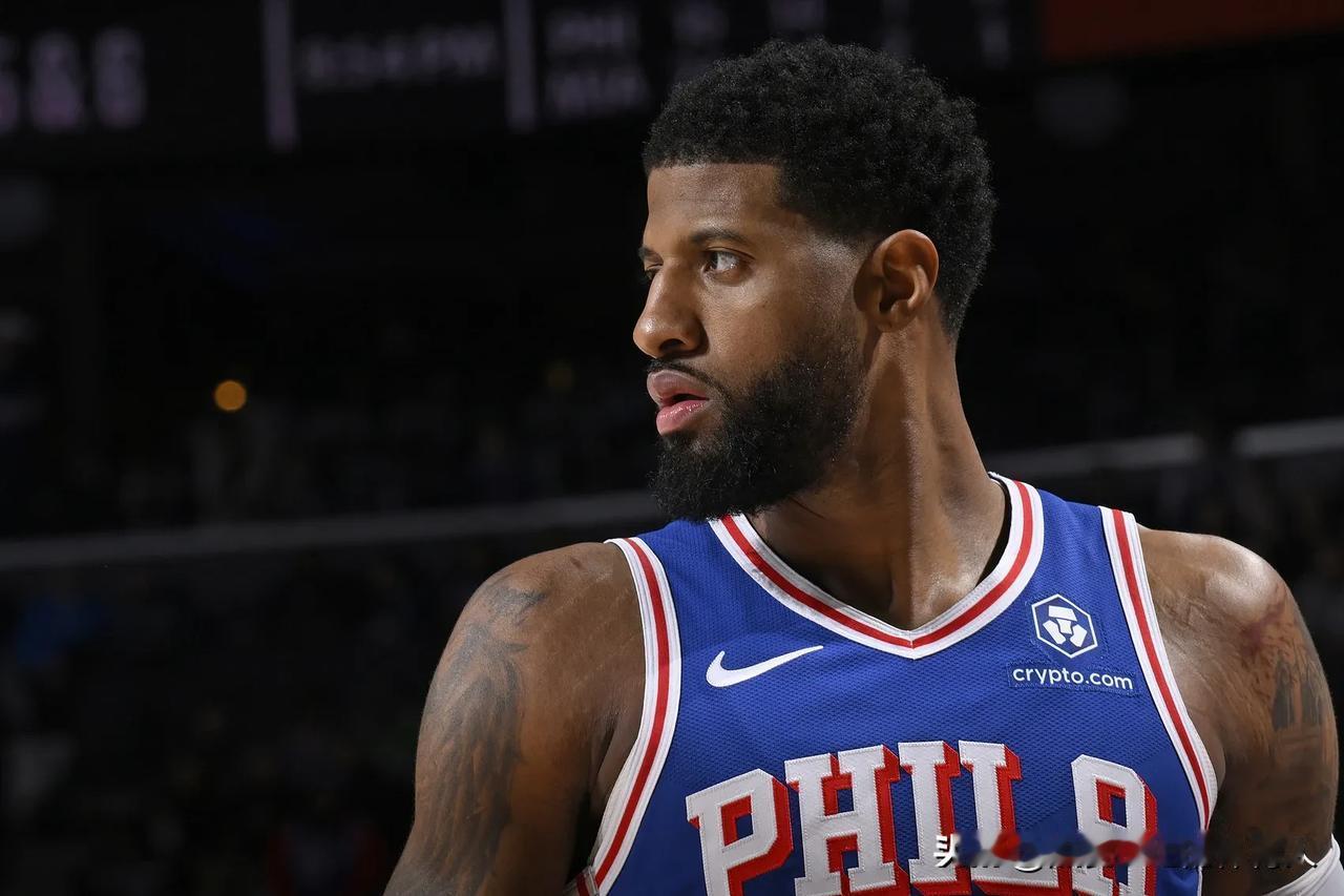 “谁人横刀立马，唯我乔大将军”
曾经的保罗乔治是与詹姆斯相媲美的存在
如今却成“