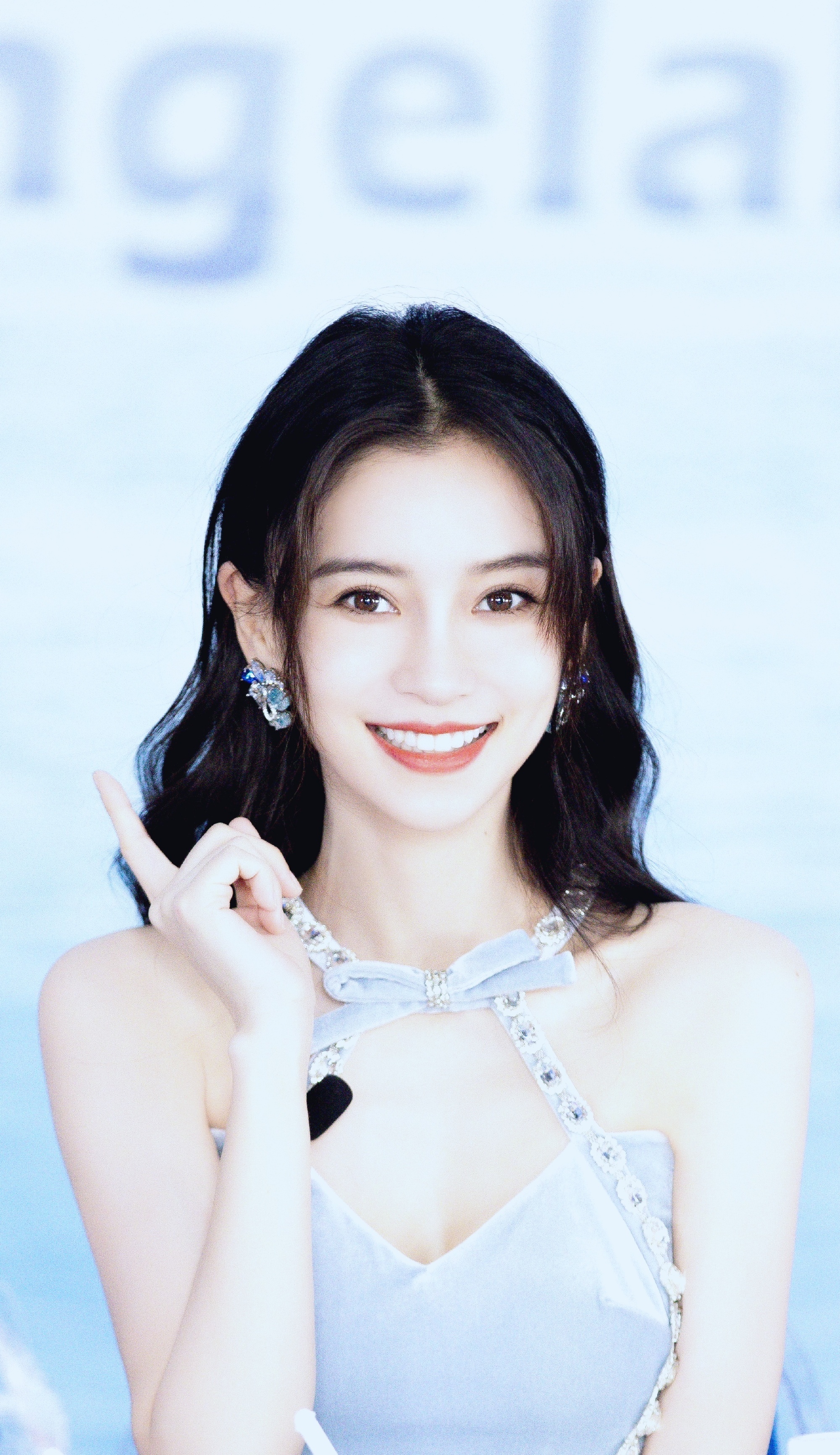 杨颖，蓝裙子清新穿搭，笑容好甜。杨颖