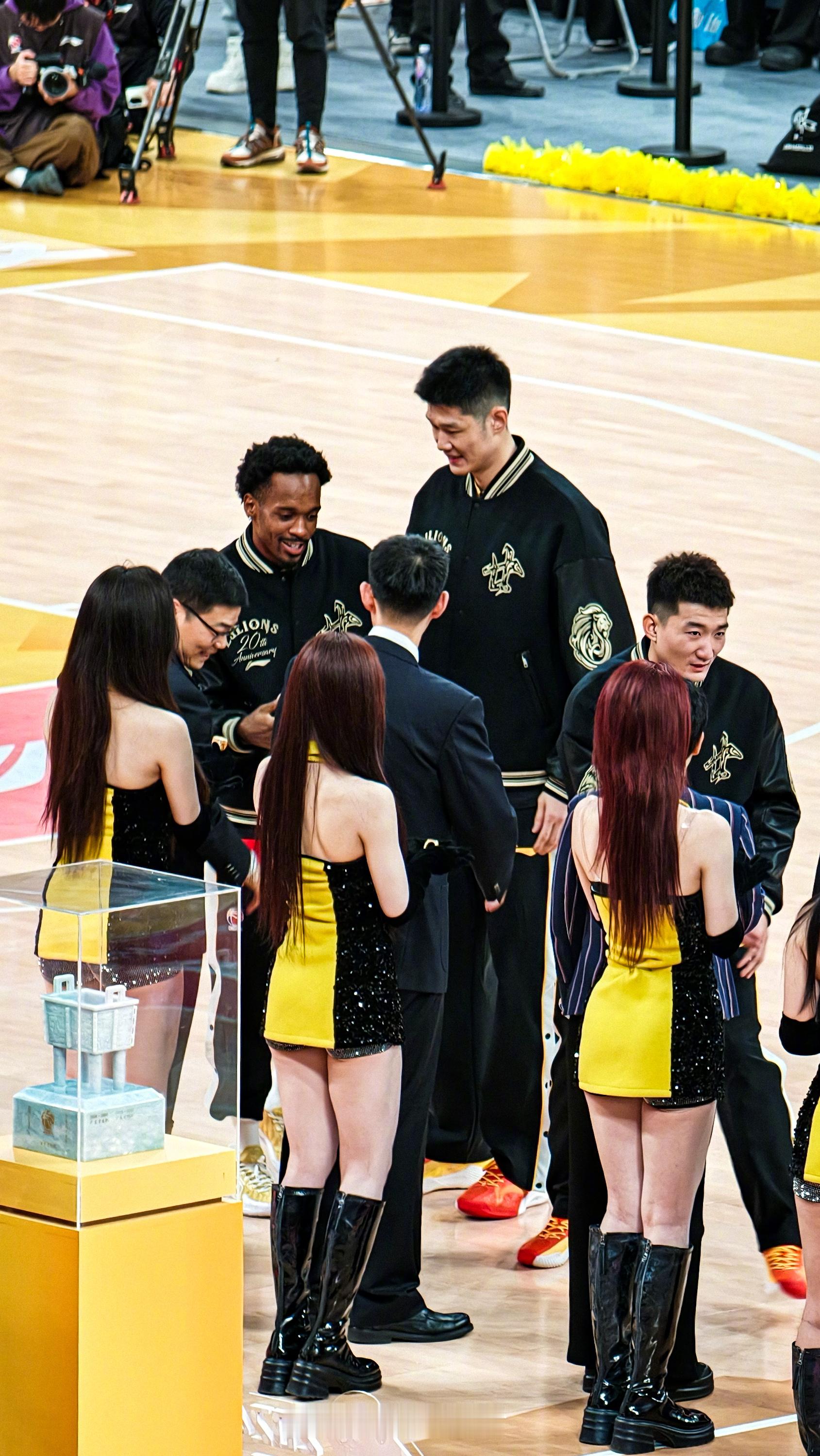 看完CBA揭幕战不由得感叹——浙江广厦是真的强，到底是卫冕冠军，5人入选过国家队