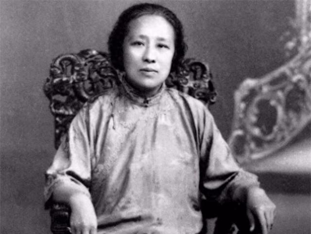 蒋介石被骂五次都不敢还嘴，汪精卫见了绕道走，她究竟是谁，又凭什么在暗流涌动的民国