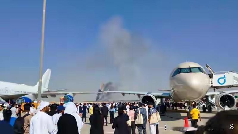 33年研发3次翻车！印度光辉战机迪拜坠毁太讽刺
 
33年磨一剑，却磨成了“笑话