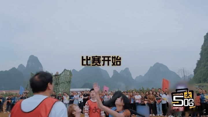 鹿晗抱紧范志毅大腿鹿晗陈赫都没选邓超哈哈哈哈哈 一说打篮球，全员化身范志毅的小跟
