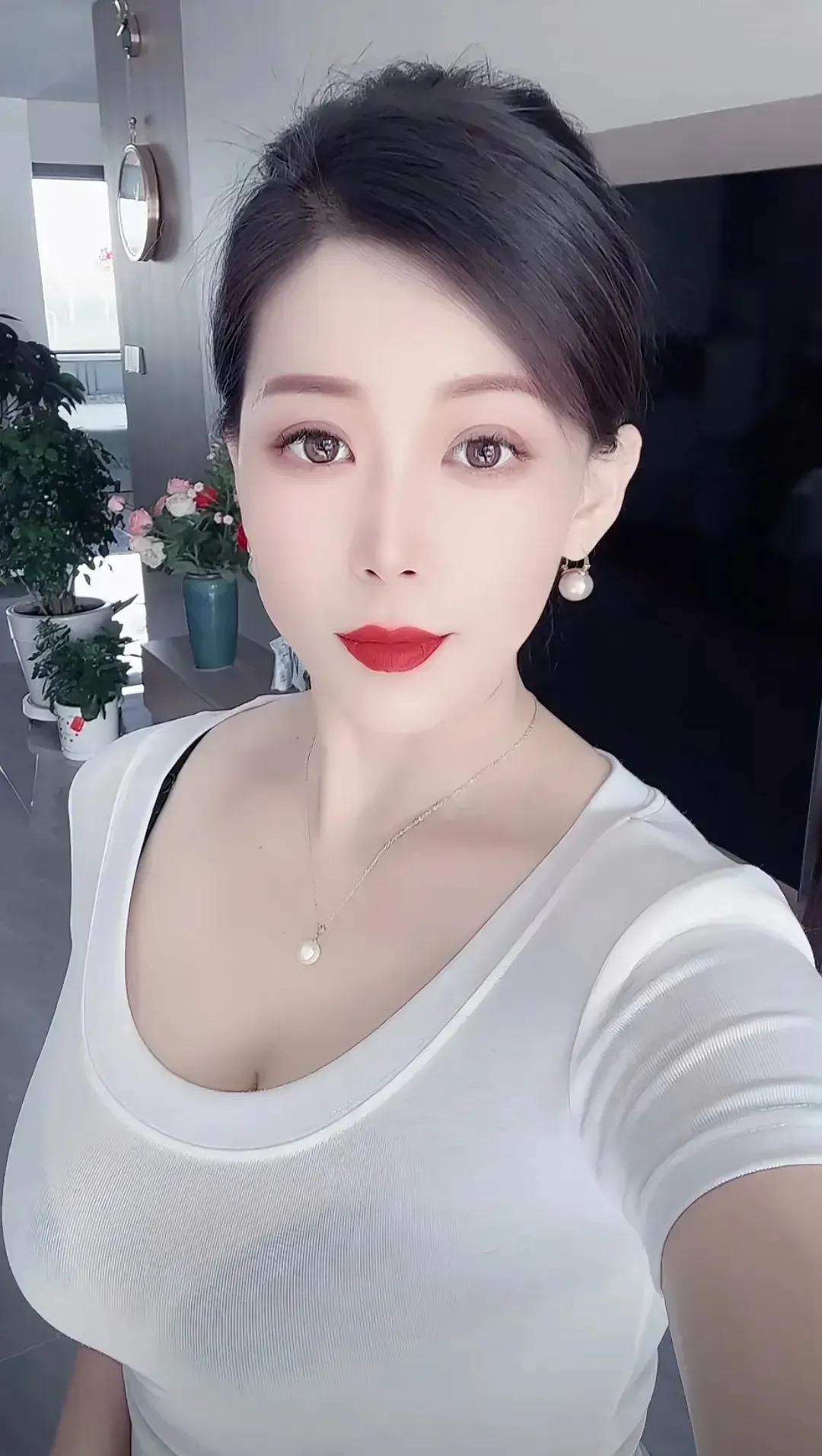 岁月是把杀猪刀，岁月饶不了我，我也饶不了岁月。