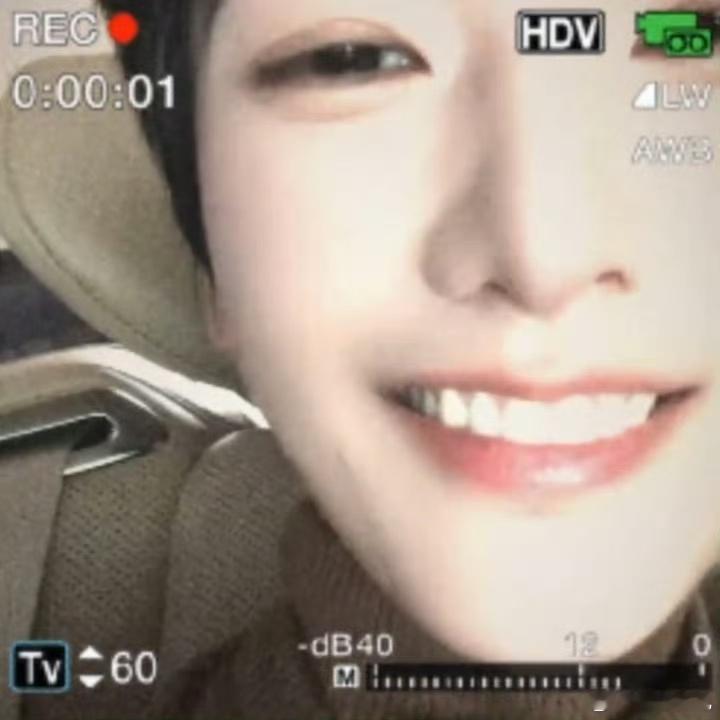 杨洋日常视频单日涨粉2.5万就是很松弛的日常感，杨洋状态一直在线，白月光滤镜一键