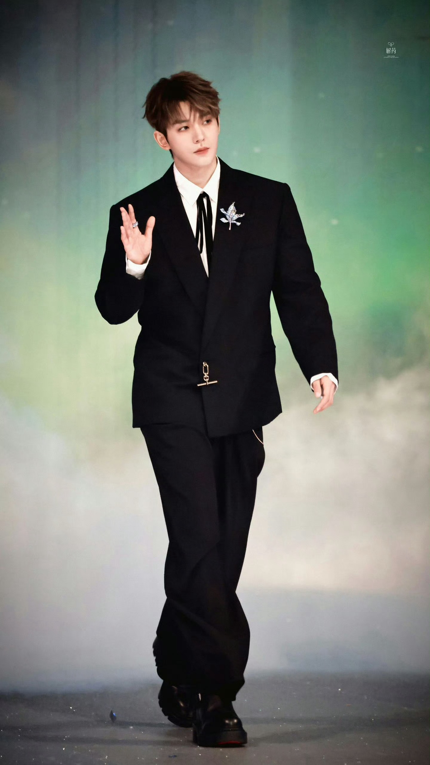 邓为 邓为生日快乐！愿新的一年继续发光发热，星途璀璨，事业顺利，马到成功！邓为0