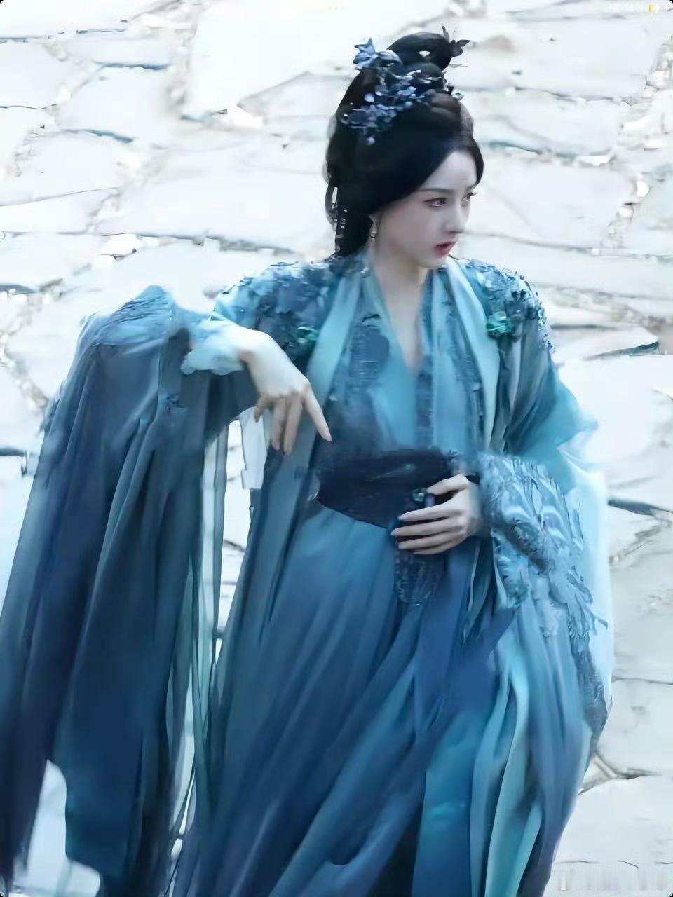 娱乐宋祖儿聊斋树妖姥姥造型路透 宋祖儿《聊斋》树妖姥姥造型路透，确定不是从画里走