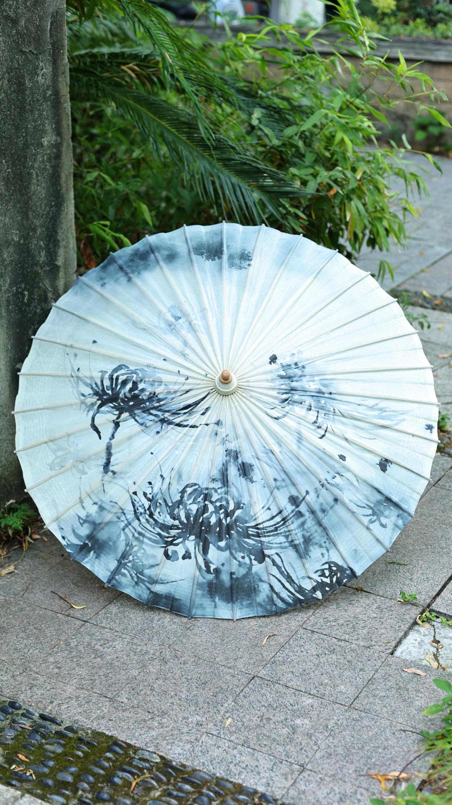 水墨彼岸花油纸伞。水墨彼岸花油纸伞 彼岸花的原意为上天之花， 是天降的...