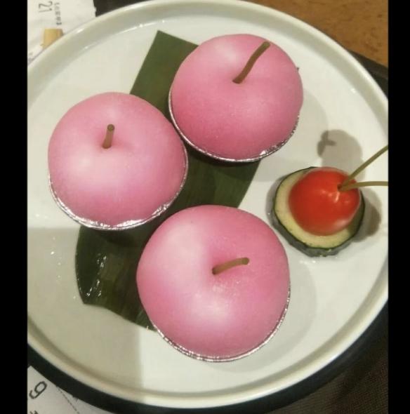 退休人员聚会的时候，讨论最多的问题就是现在的年轻人不结婚，不生小孩，已经结婚的都