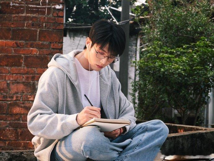 陈靖可 饭撒界最严厉的父亲 陈靖可饭撒名场面封神！硬朗外形配“严父式”宠粉，粉丝