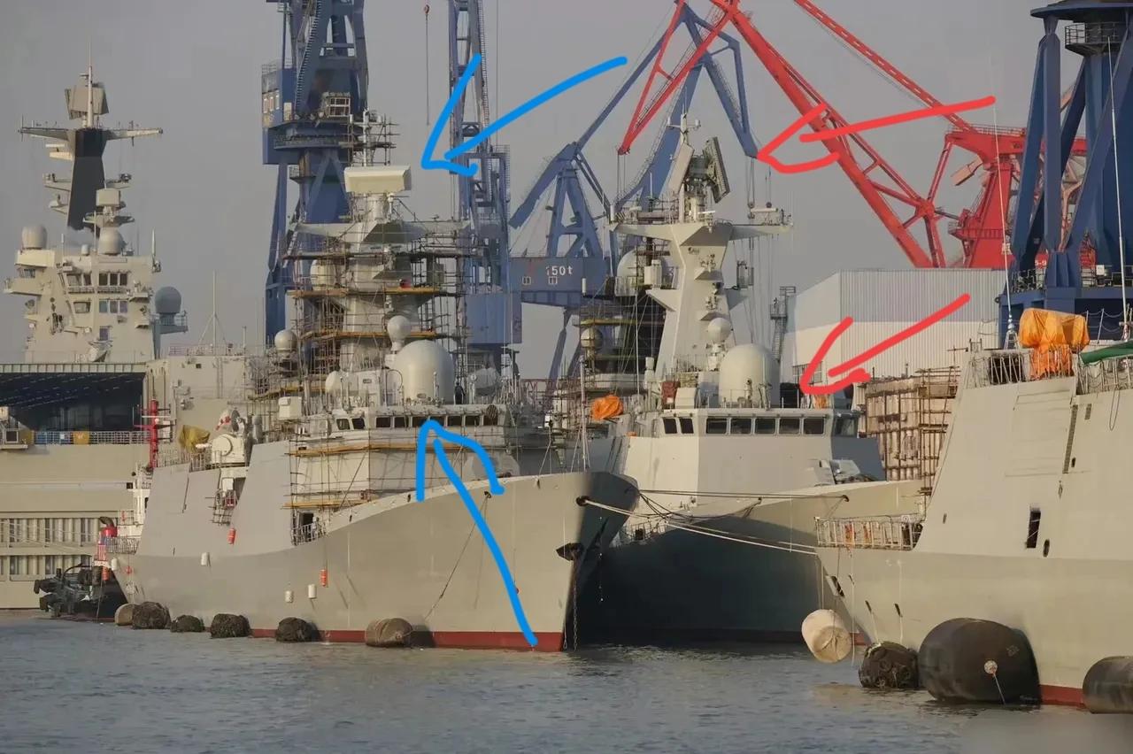 两型054A导弹护卫舰，应该是为不同国家海军建造的，区别还是很明显的，看样子中国