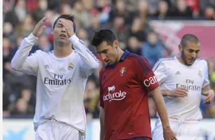 【西甲-C罗助攻伊斯科传射 拉莫斯红牌皇马2-2客平】北京时间12月14日，13