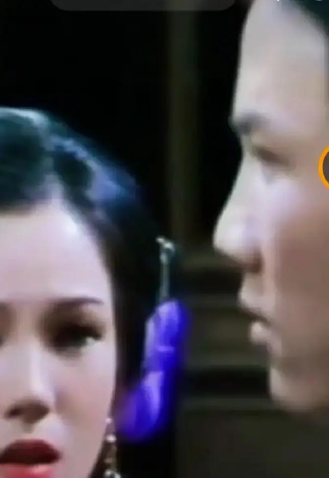 小时候追《霍元甲》，满屏弹幕都在问：霍大侠是不是近视？家里那位温婉老婆像港姐，他